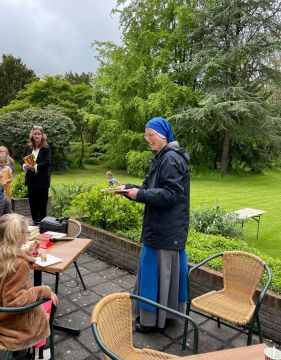 Vormselviering in de bedevaartkapel van Heiloo