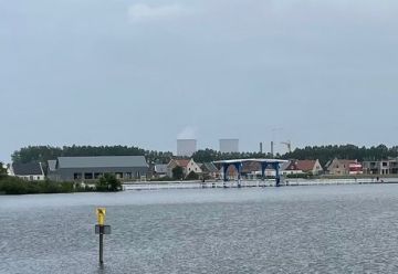 de brug in het water...