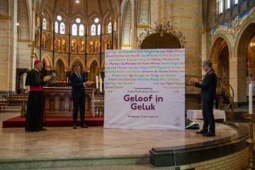 Burgemeester en Commissaris van de koning openen 'Geloof in geluk'