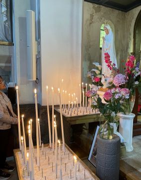 Tweemaal Heilig Vormsel in de Sint Agneskerk in Amsterdam