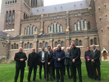 Bisschop en kapittel van Gent vieren Hoogmis in de Bavo-Kathedraal