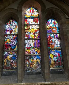 Raam ter ere van het Sacrament van Mirakel in de kathedraal