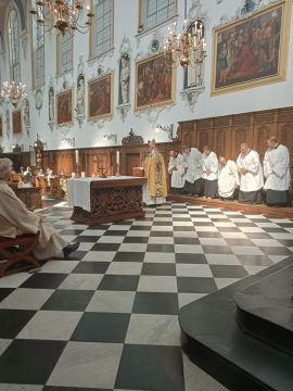 Eucharistieviering in de Caroluskapel