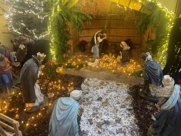 De kerststal in de Bedevaartkapel op het Heiligdom van O.L. Vrouw ter Nood in Heiloo