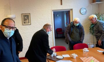 Luis Weel (r.) met leden van het pastoraal team in Corona-tijd