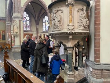Laatste oefening voor het aanreiken van de symbolen van het pastoorsambt Laatste oefening voor het aanreiken van de symbolen van het pastoorsambt