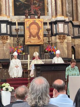 Hilde Kieboom houdt het dankwoord, daarachter vlnr Apostolisch Nuntius, mgr. Van den Hende, mgr. Hendriks