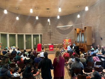 Vormsel van tien jongeren in de Drie Stromenkerk