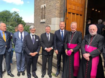 With Archbishop Gallagher and Comm. mr. Arthur van Dijk, mr. Hugo Reumkens and represantants of Orders
