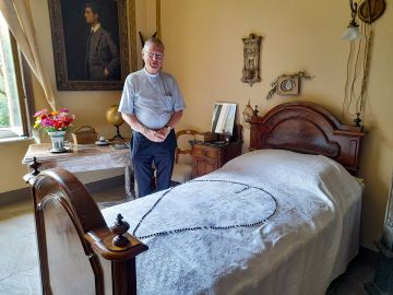 Kamer met het interieur van de sterfkamer van Pier Giorgio