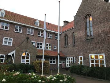 Het Julianaklooster, gastenhuis van het Heiligdom van O.L. Vrouw ter Nood