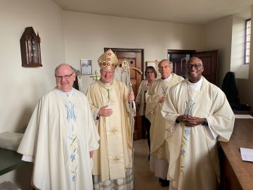 Met de priesters en de lector