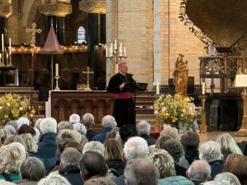 Volle kathedraal bij actie 'Houdt kerken open'