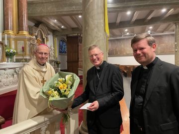 Proficiat! Mgr. Van Burgsteden zestig jaar priester!