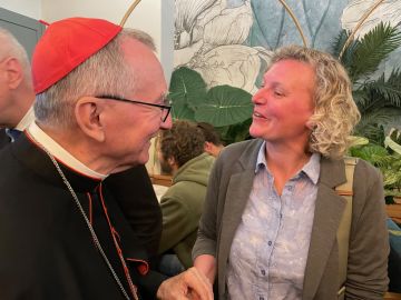 Met de secretaris-generaal van de bisschoppenconferentie, mw. A. van der Kamp Met de secretaris-generaal van de bisschoppenconferentie, mw. A. van der Kamp